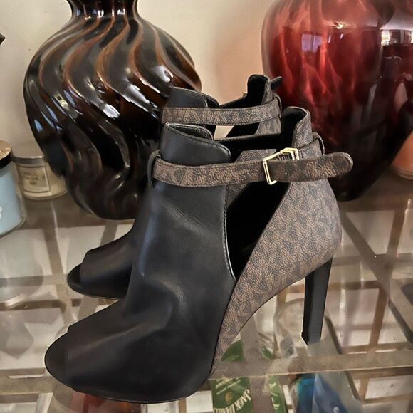 Michael Kors Black and Brown Women's Heeled Boots size 8 - Picture 3 of 4